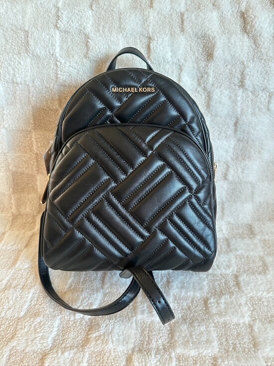NWT! RARE! MK Michael Kors Abbey Medium Quilted Leather Backpack In Black/Gold